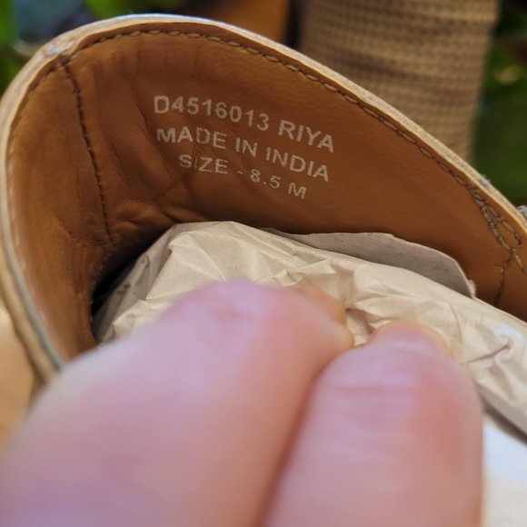 NWT Beige 8.5M Mia Riya Taupe Leather Booties - Picture 4 of 7